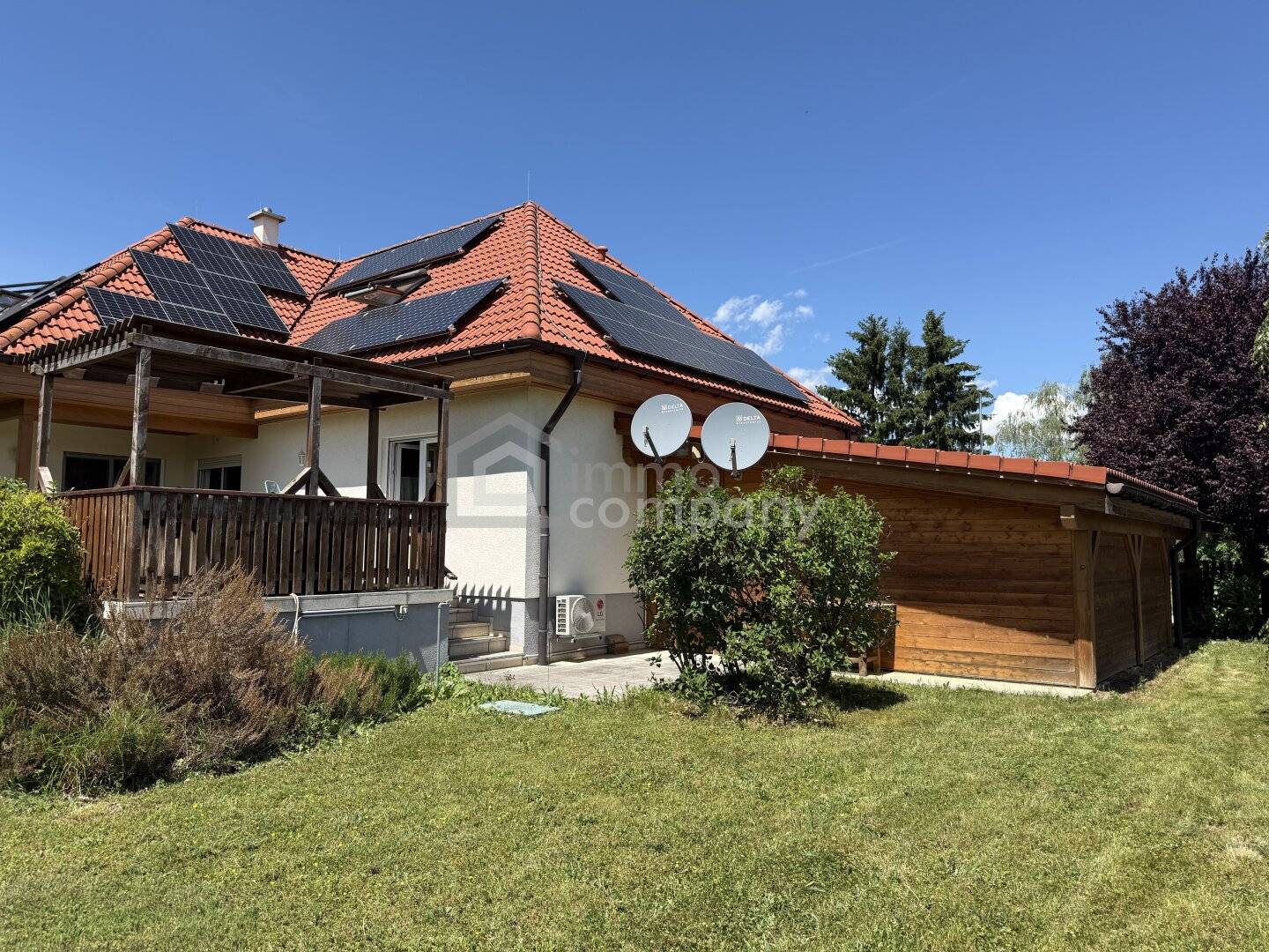 Well-maintained family house with wellness area and panoramic view
