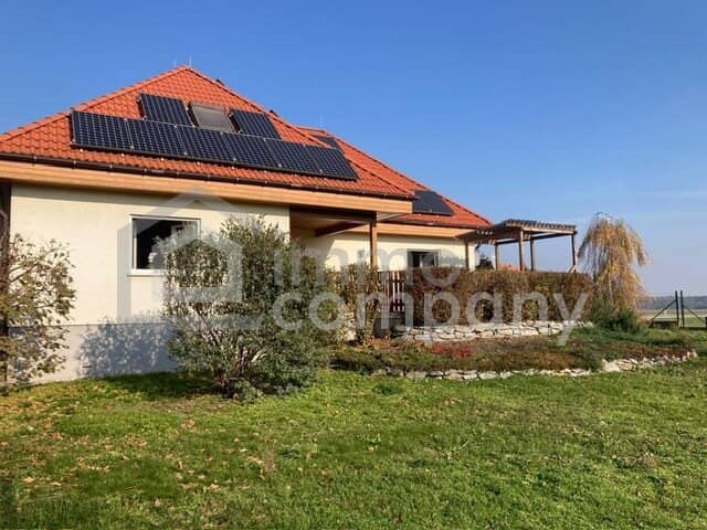 Well-maintained family house with wellness area and panoramic view