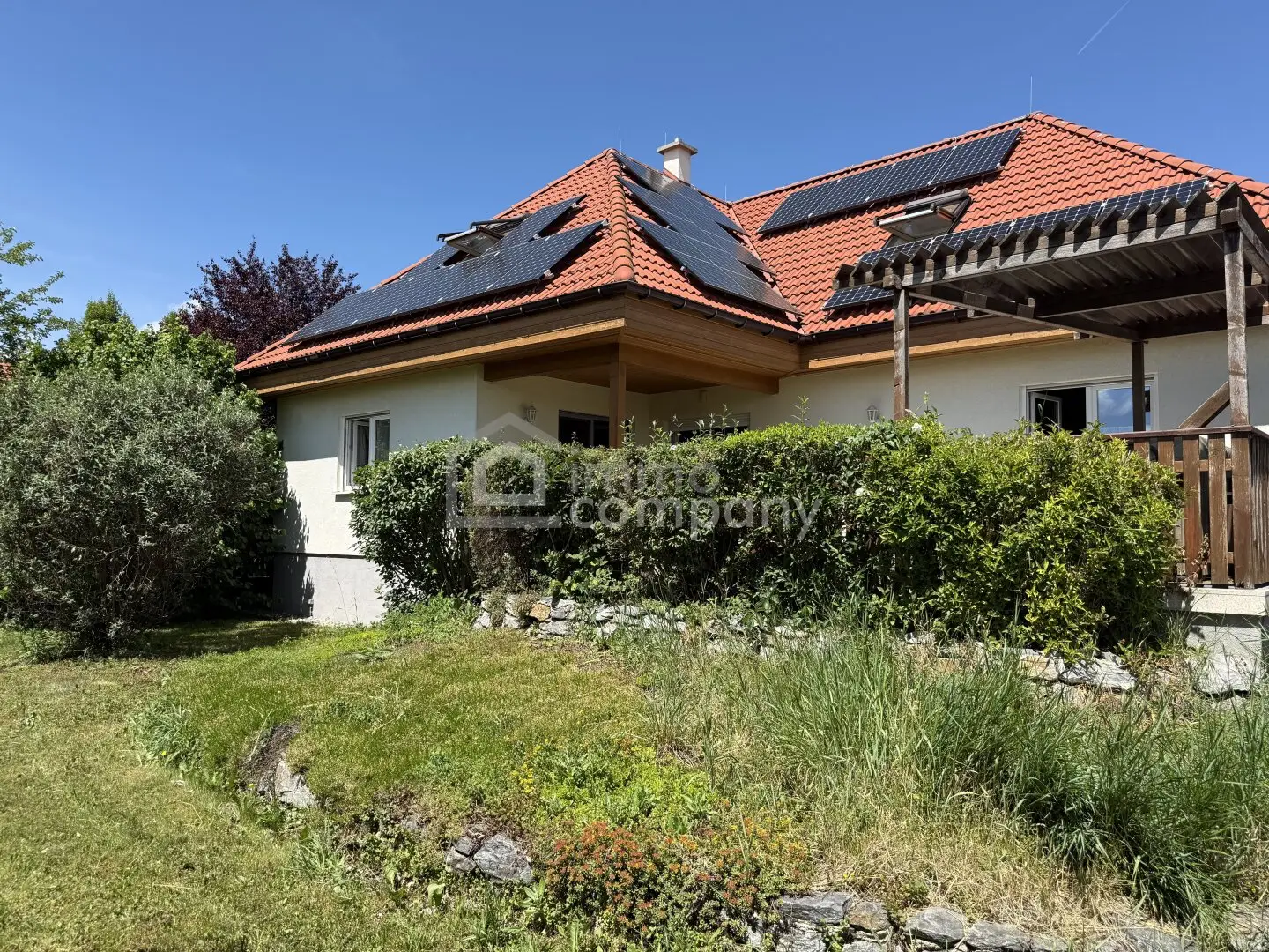 Well-maintained family house with wellness area and panoramic view