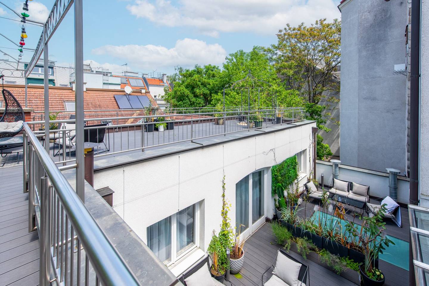 Charmantes Einfamilienhaus mit Dachgarten und Ausbaupotential