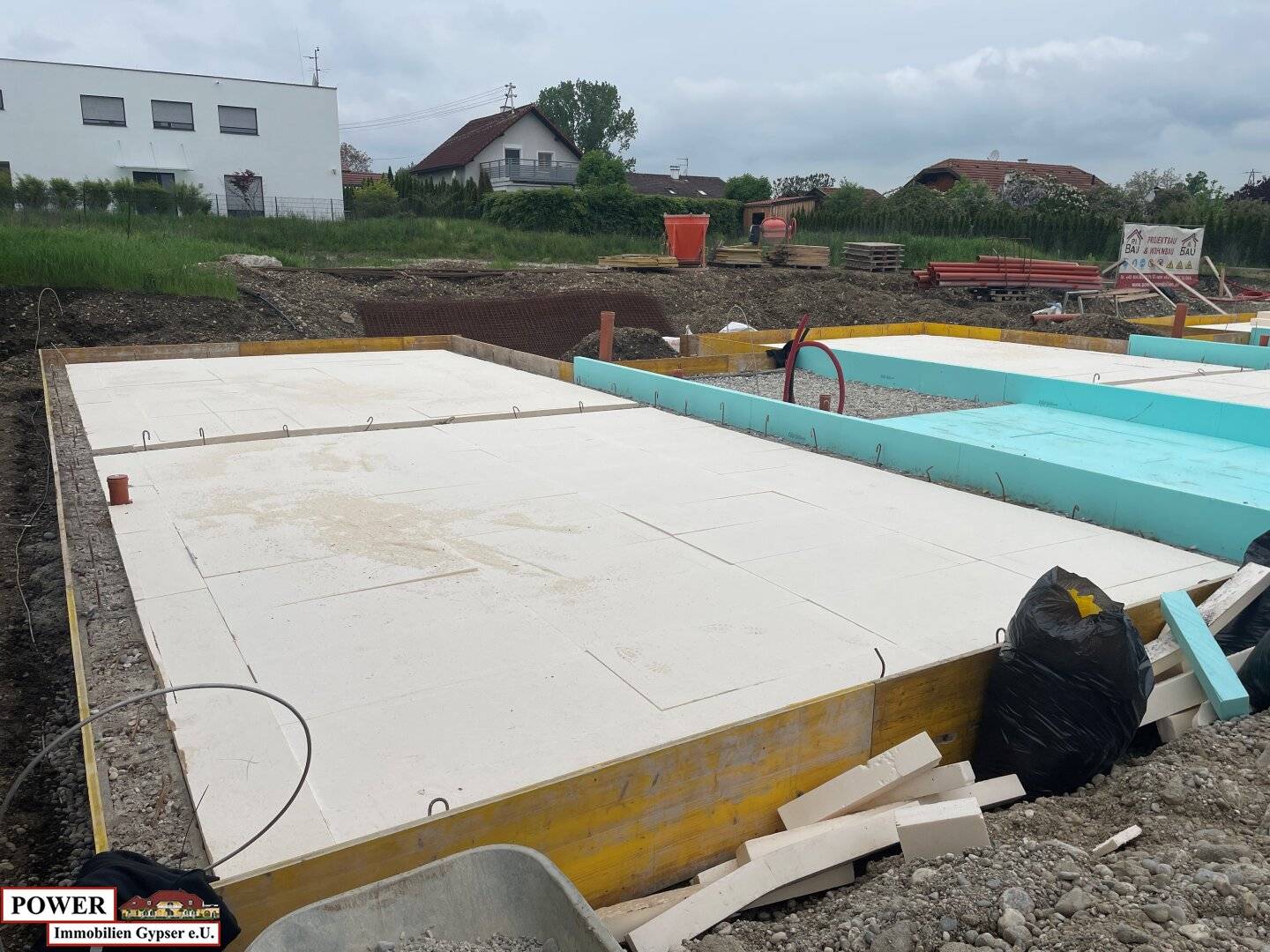 Your dream house in a short construction time by PI Bau GmbH Also shell construction possible","de":"Ihr TRAUMHAUS in kurzer Bauzeit von der Firma PI Bau GmbH !! Auch nur Rohbau möglich !!!"},