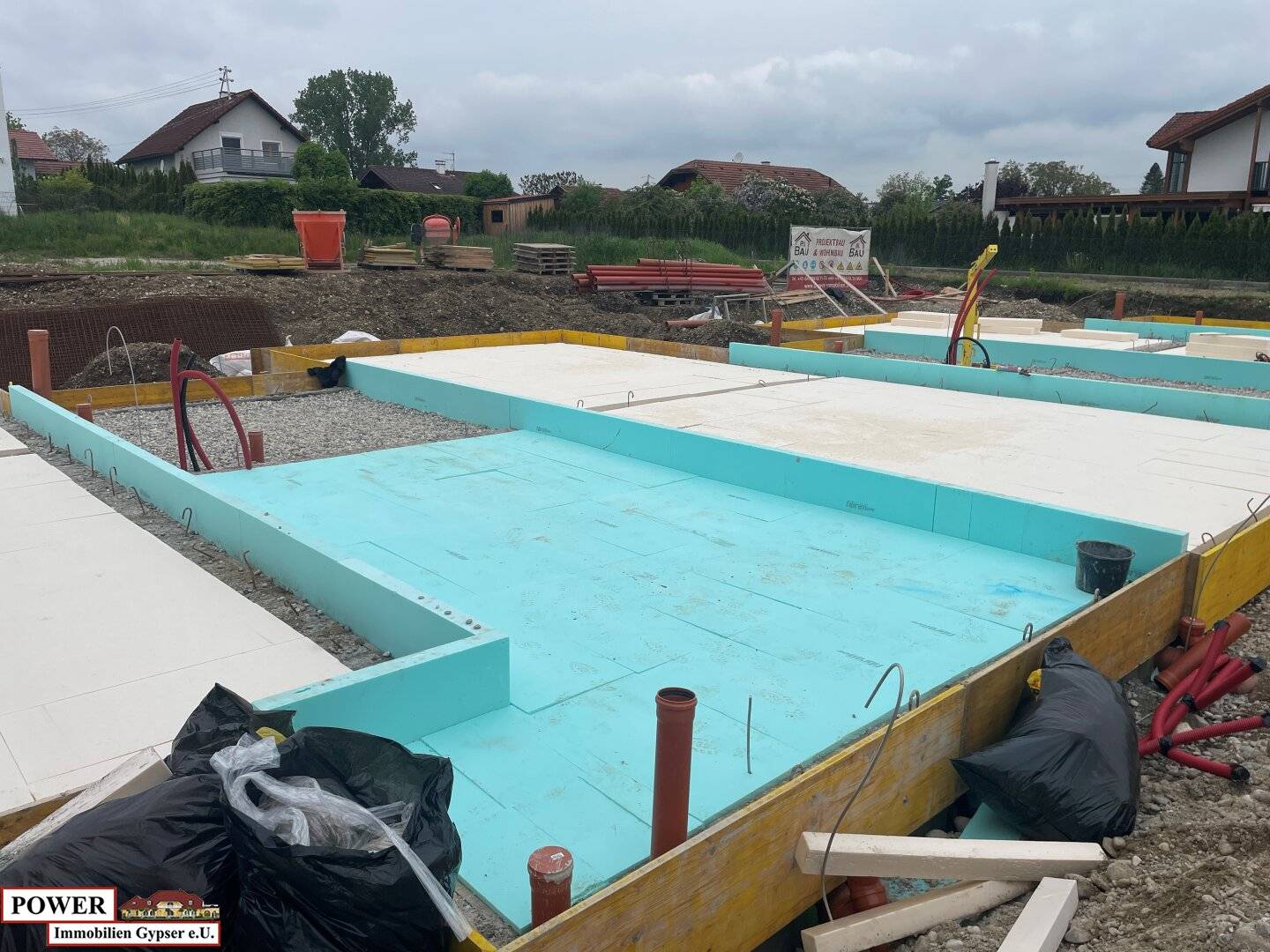 Your dream house in a short construction time by PI Bau GmbH Also shell construction possible","de":"Ihr TRAUMHAUS in kurzer Bauzeit von der Firma PI Bau GmbH !! Auch nur Rohbau möglich !!!"},