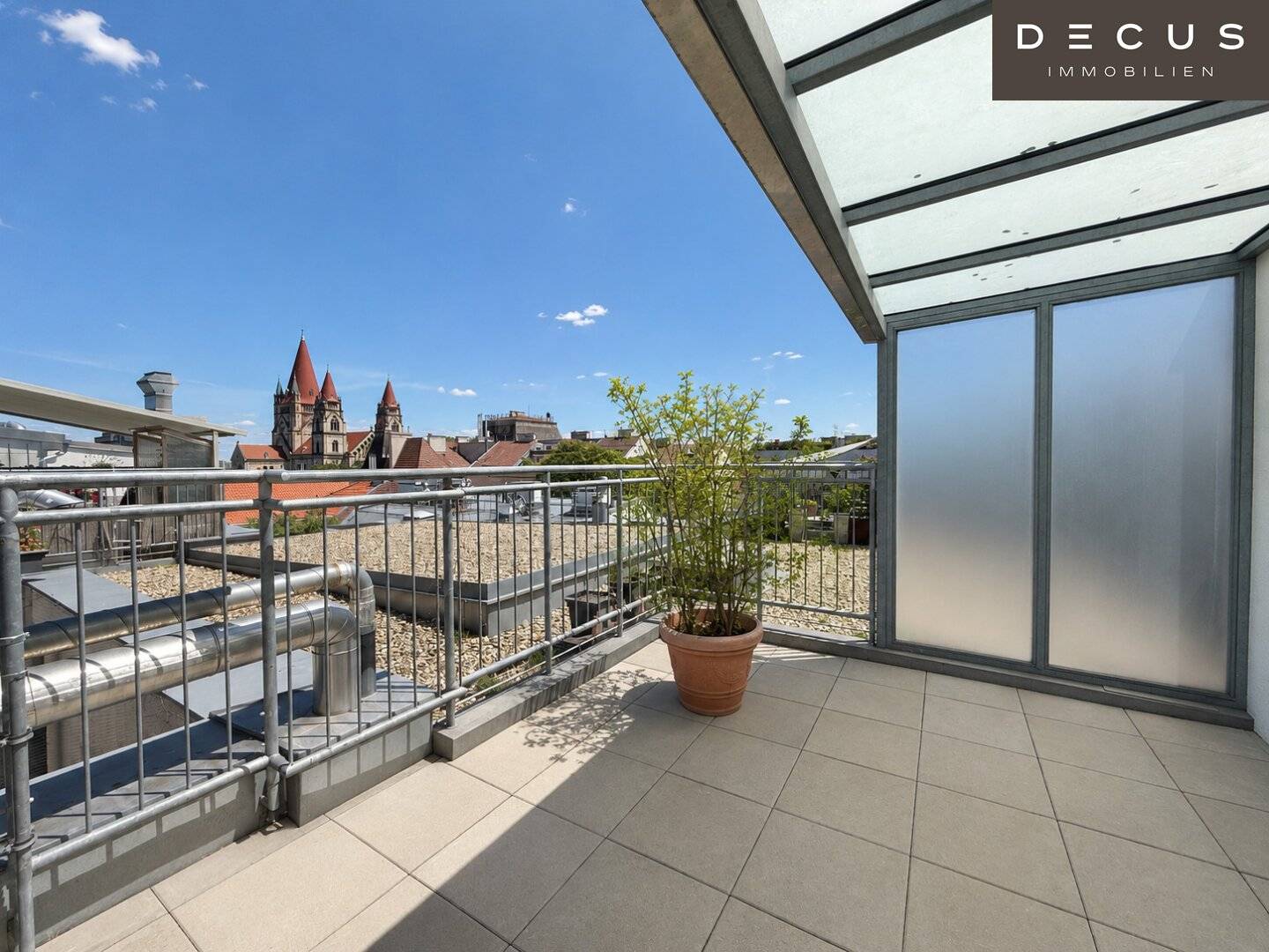 DACHGESCHOSSWOHNUNG MIT TRAUMHAFTER TERRASSE | EXKLUSIV SANIERTE MAISONETTE-WOHNUNG | HOCHWERTIGE TISCHLERKÜCHE