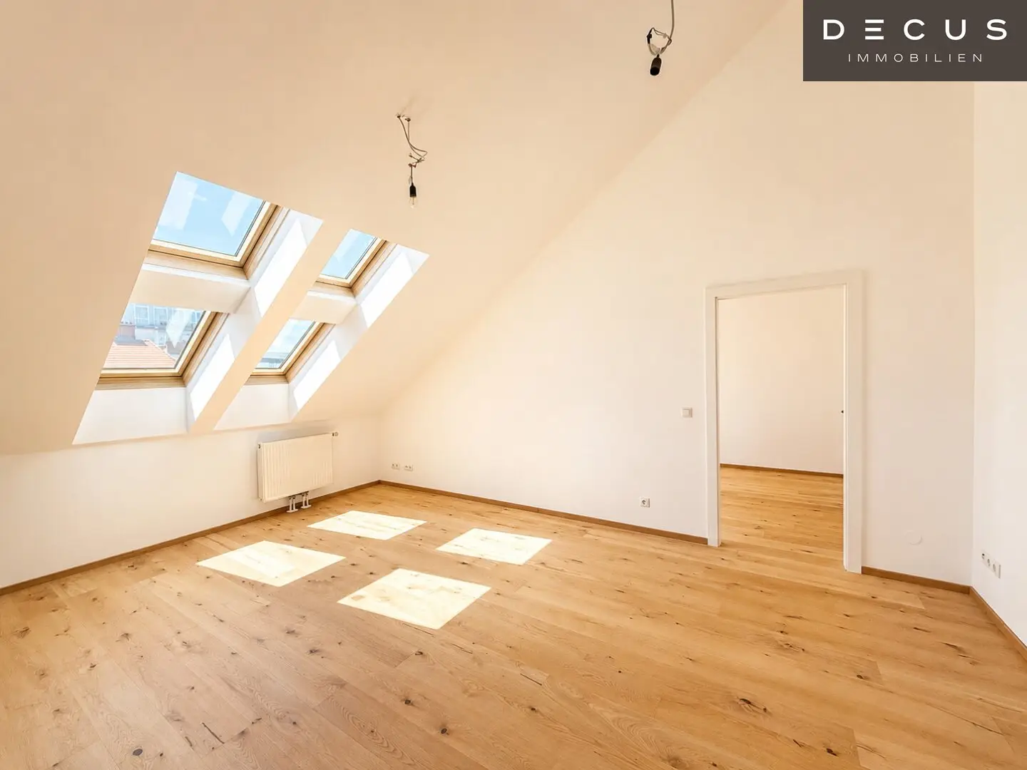 DACHGESCHOSSWOHNUNG MIT TRAUMHAFTER TERRASSE | EXKLUSIV SANIERTE MAISONETTE-WOHNUNG | HOCHWERTIGE TISCHLERKÜCHE