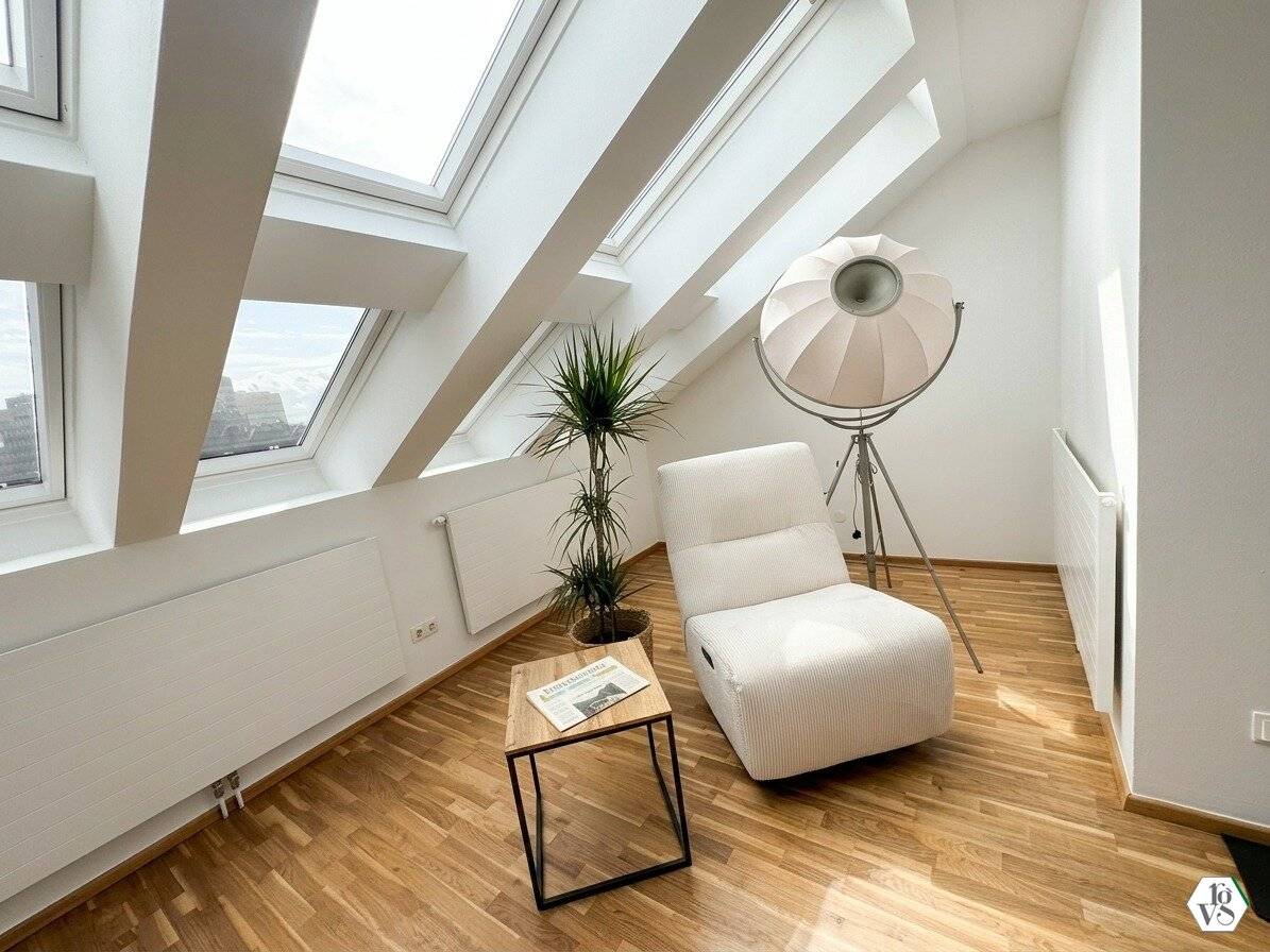 Attic apartment with terrace and winter garden