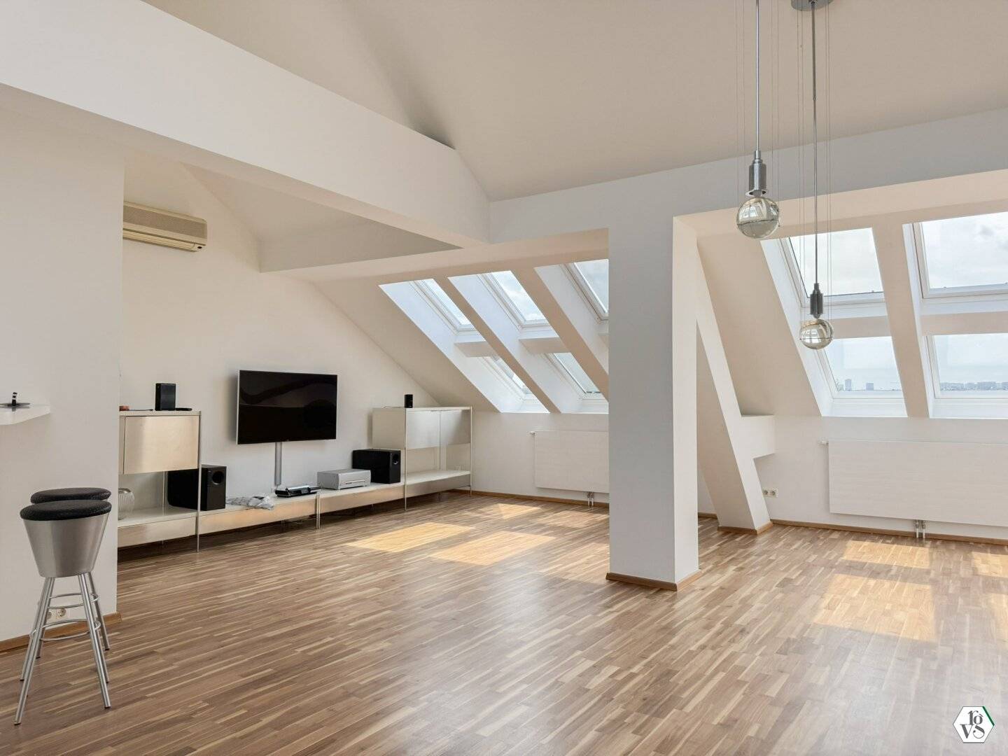 Dachgeschosswohnung mit Terrasse und Wintergarten