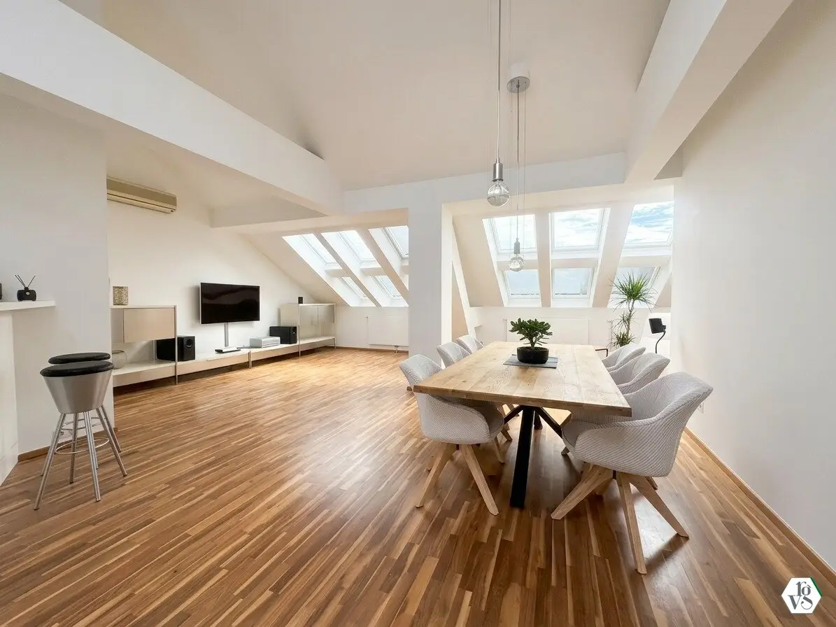 Dachgeschosswohnung mit Terrasse und Wintergarten