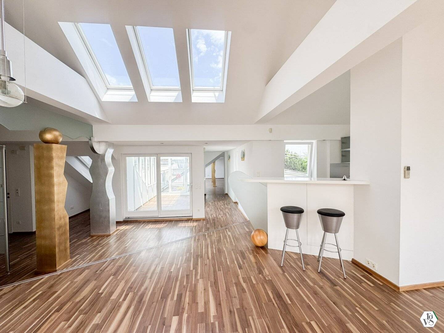 Dachgeschosswohnung mit Terrasse und Wintergarten