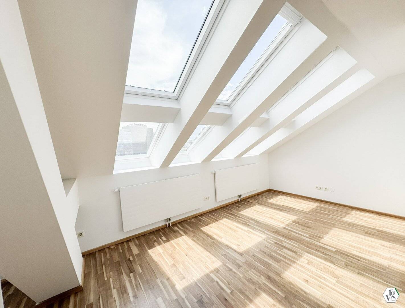 Dachgeschosswohnung mit Terrasse und Wintergarten