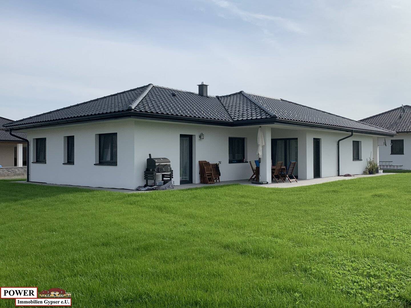 PI BAU builds a stylish solid bungalow for you in a short construction time