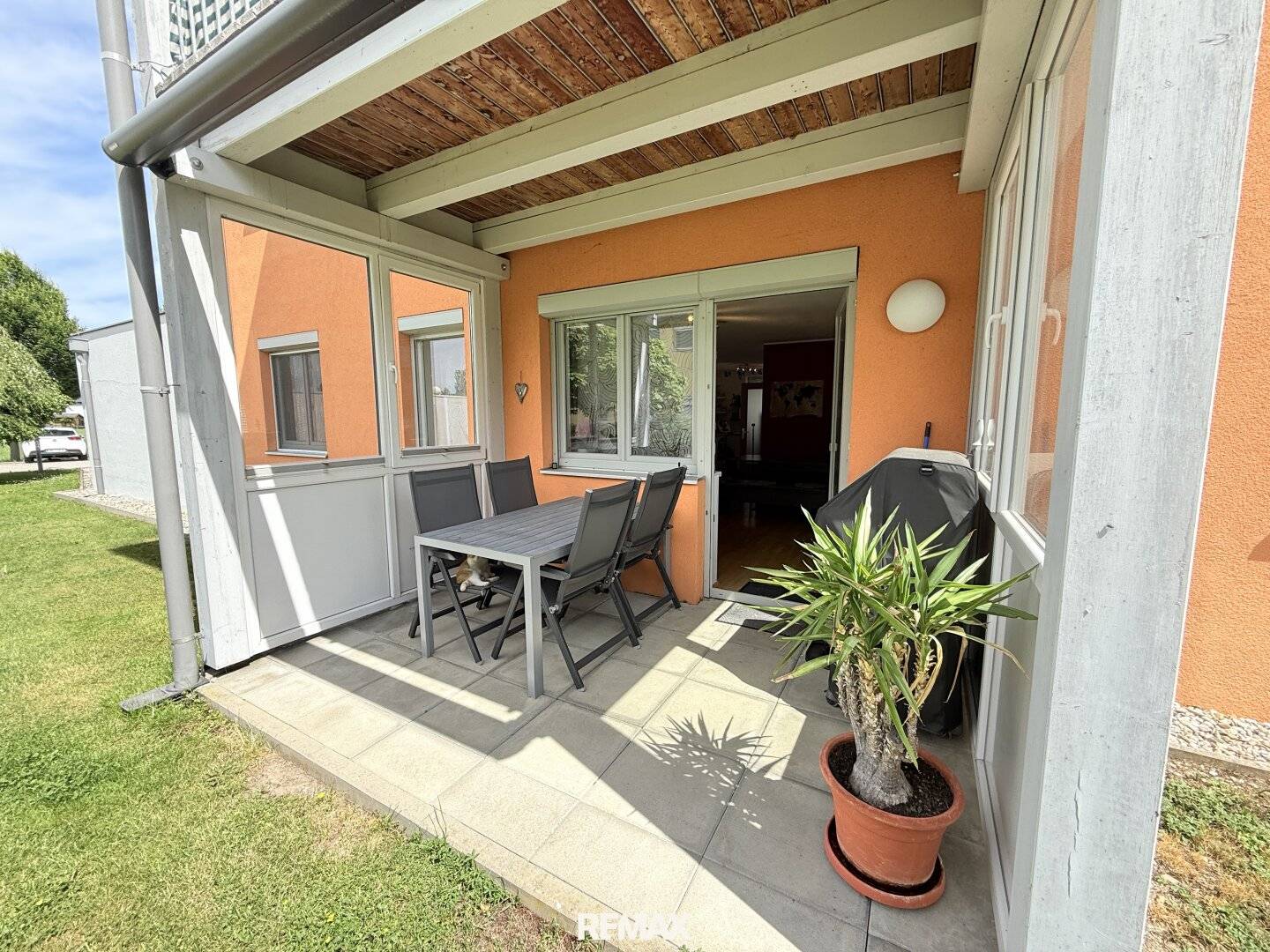 Moderne Wohnung mit Loggia und Garage