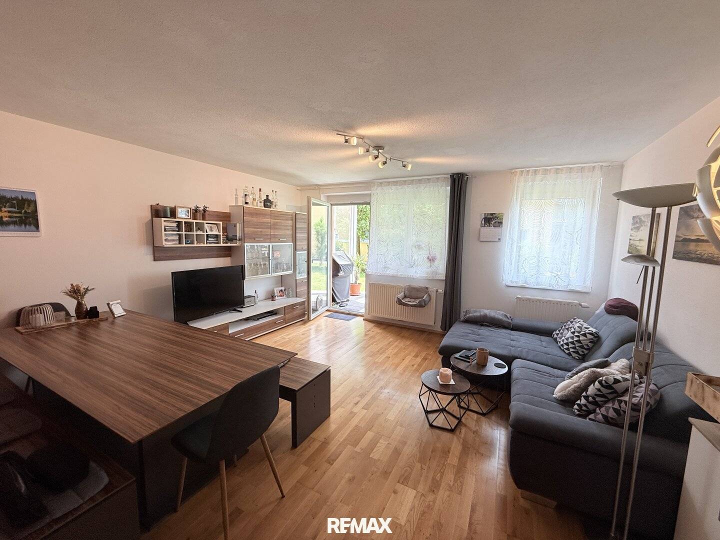 Moderne Wohnung mit Loggia und Garage
