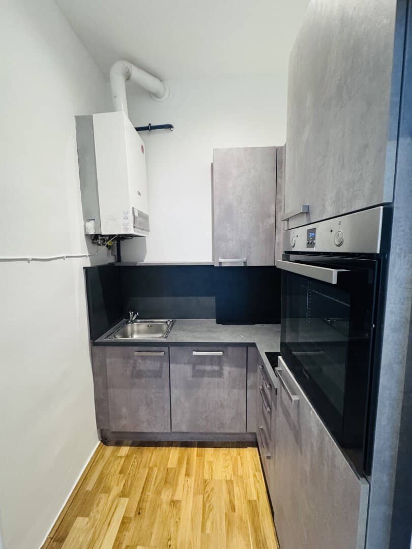 Office Space with Air Conditioning in Servitenviertel
