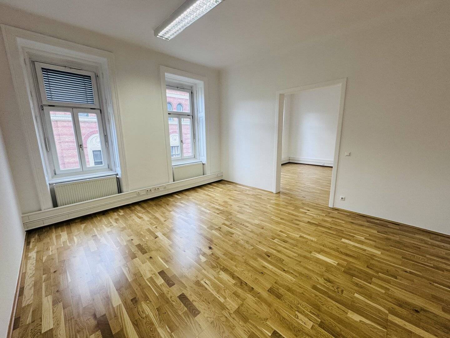 Office Space with Air Conditioning in Servitenviertel