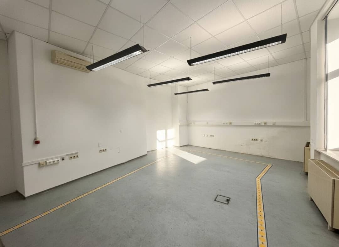 Air-conditioned Storage Room near Laurenzgasse