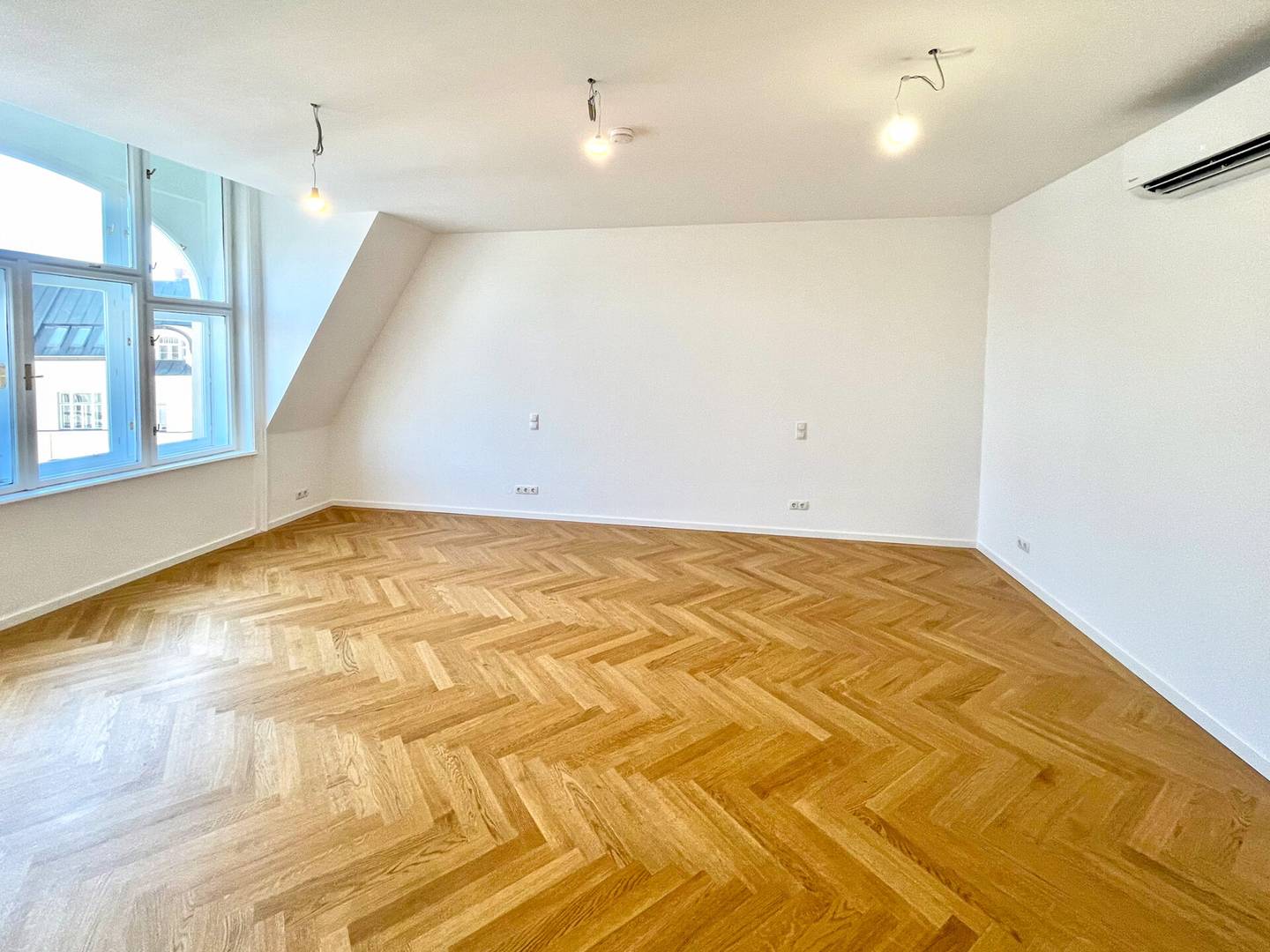 Dachgeschosswohnung with roof terrace and lift
