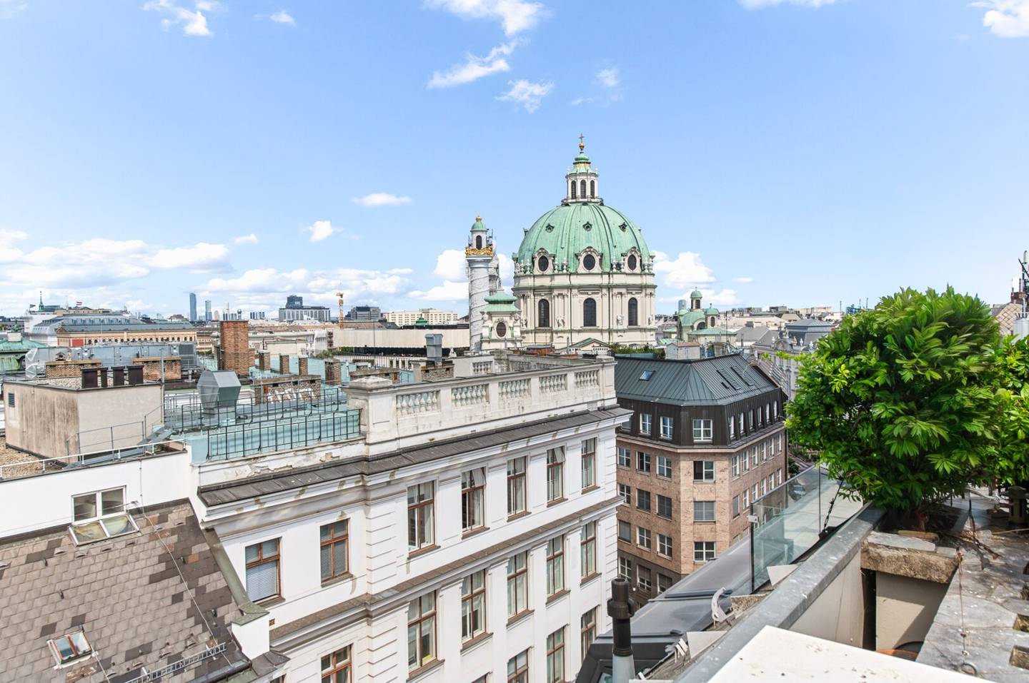 Penthouse mit Dachgarten und Karlskirche Blick