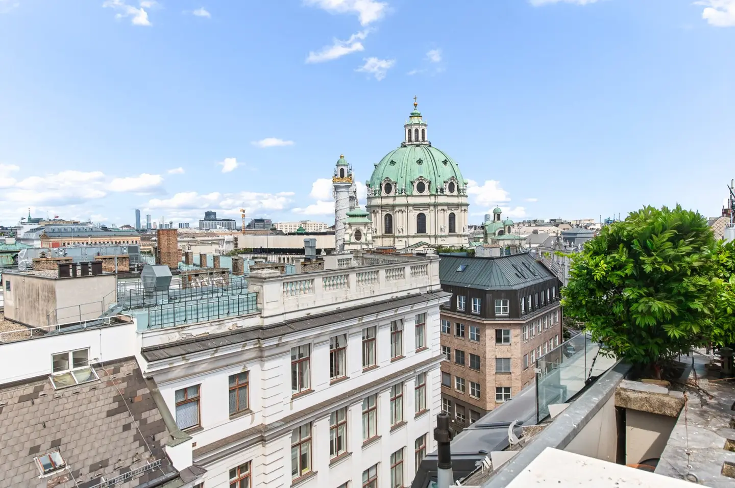 Penthouse mit Dachgarten und Karlskirche Blick