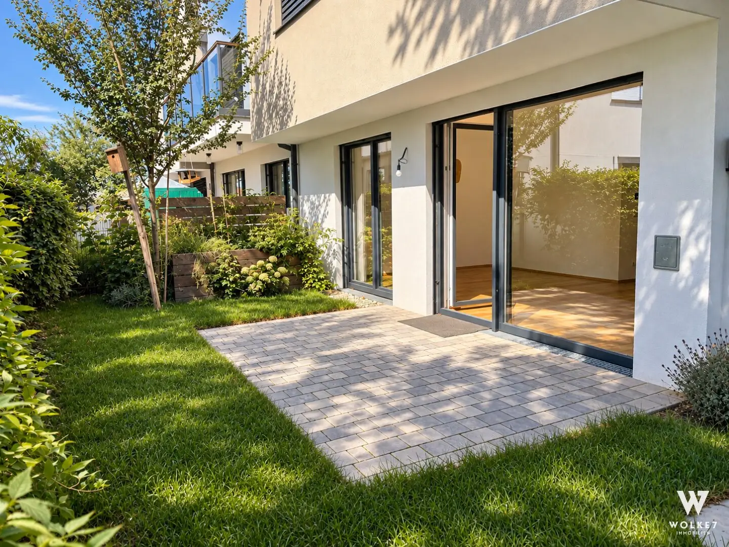 Sunny apartment with garden and terrace