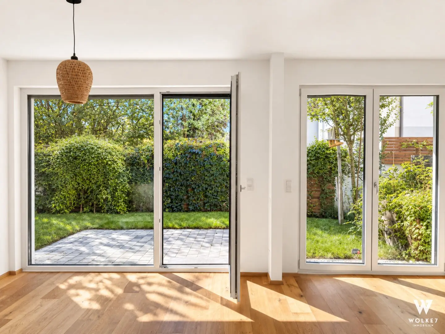 Sunny apartment with garden and terrace