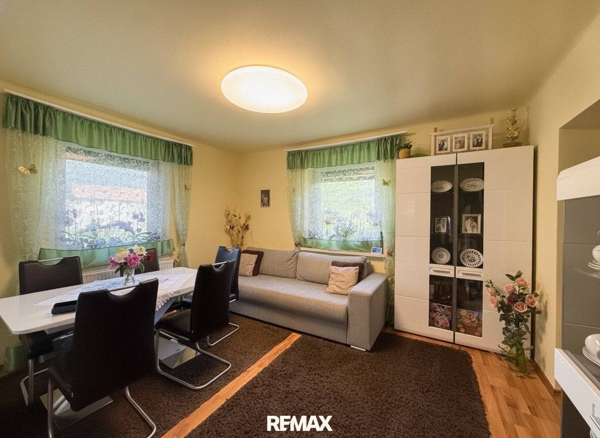 Wohnung mit Grünblick und frisch modernisiert