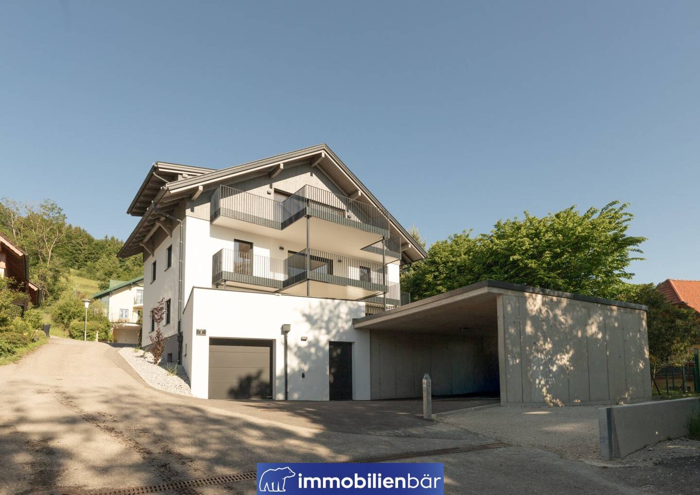 Apartment with lake view and garden at Attersee