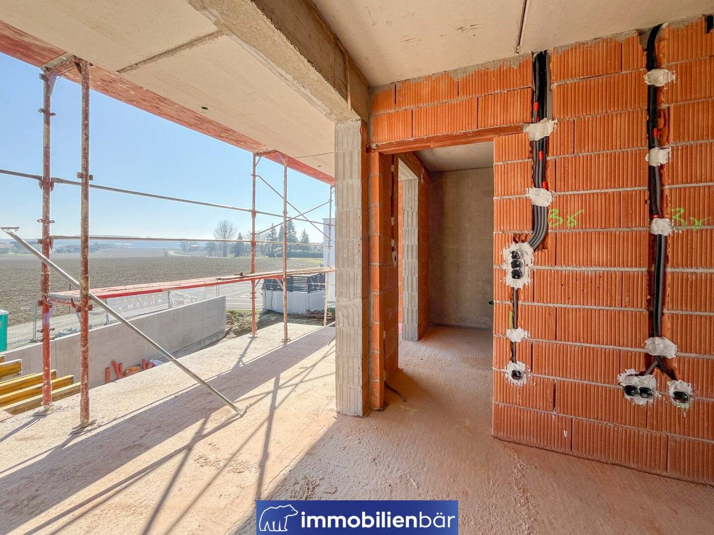 Apartment with terrace first occupancy no commission