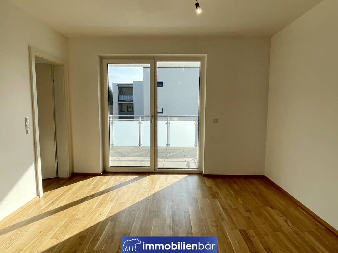 Helle Etagenwohnung mit Balkon und Einbauküche