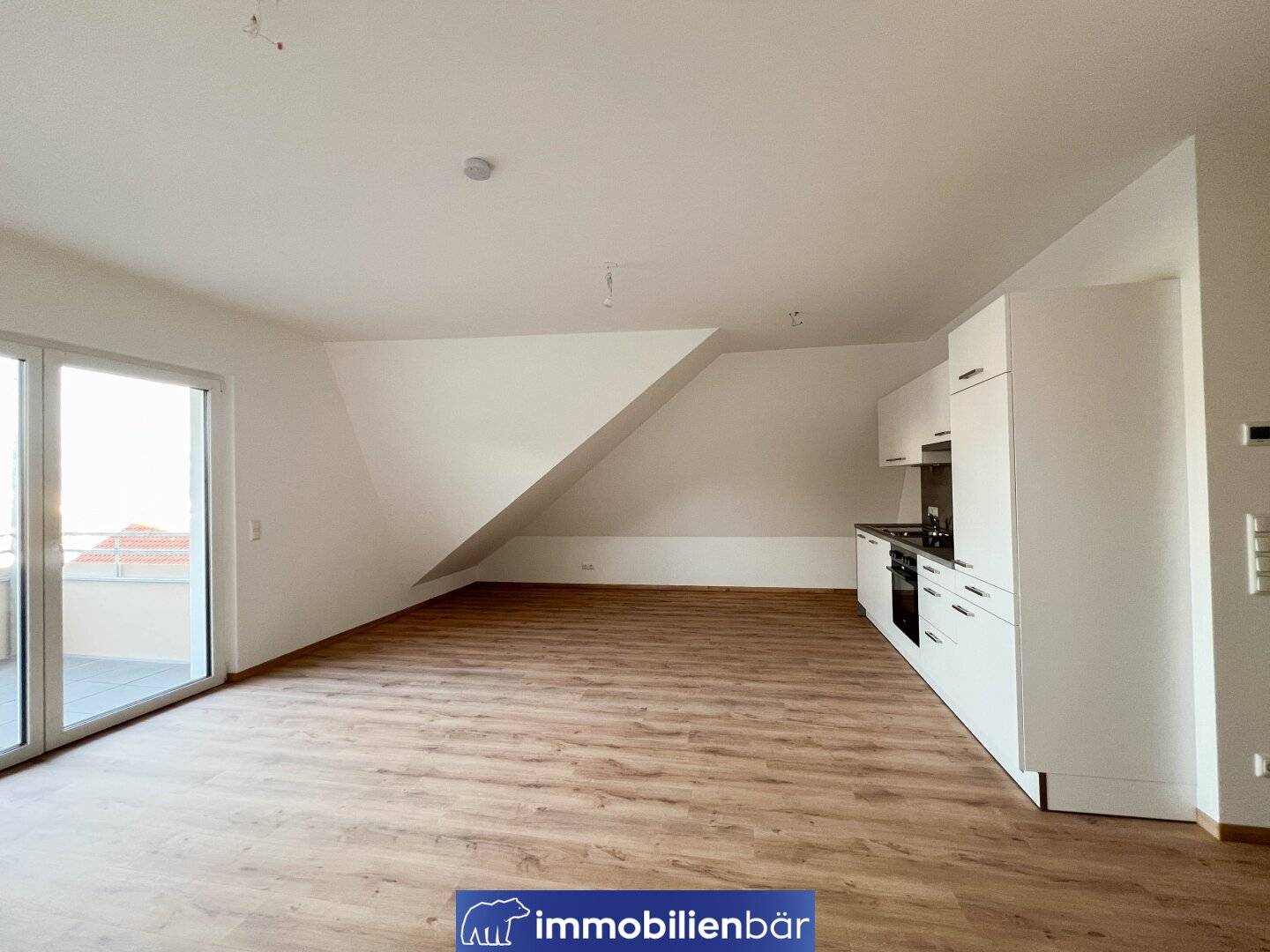 Erdgeschosswohnung hell ruhige Lage Balkon