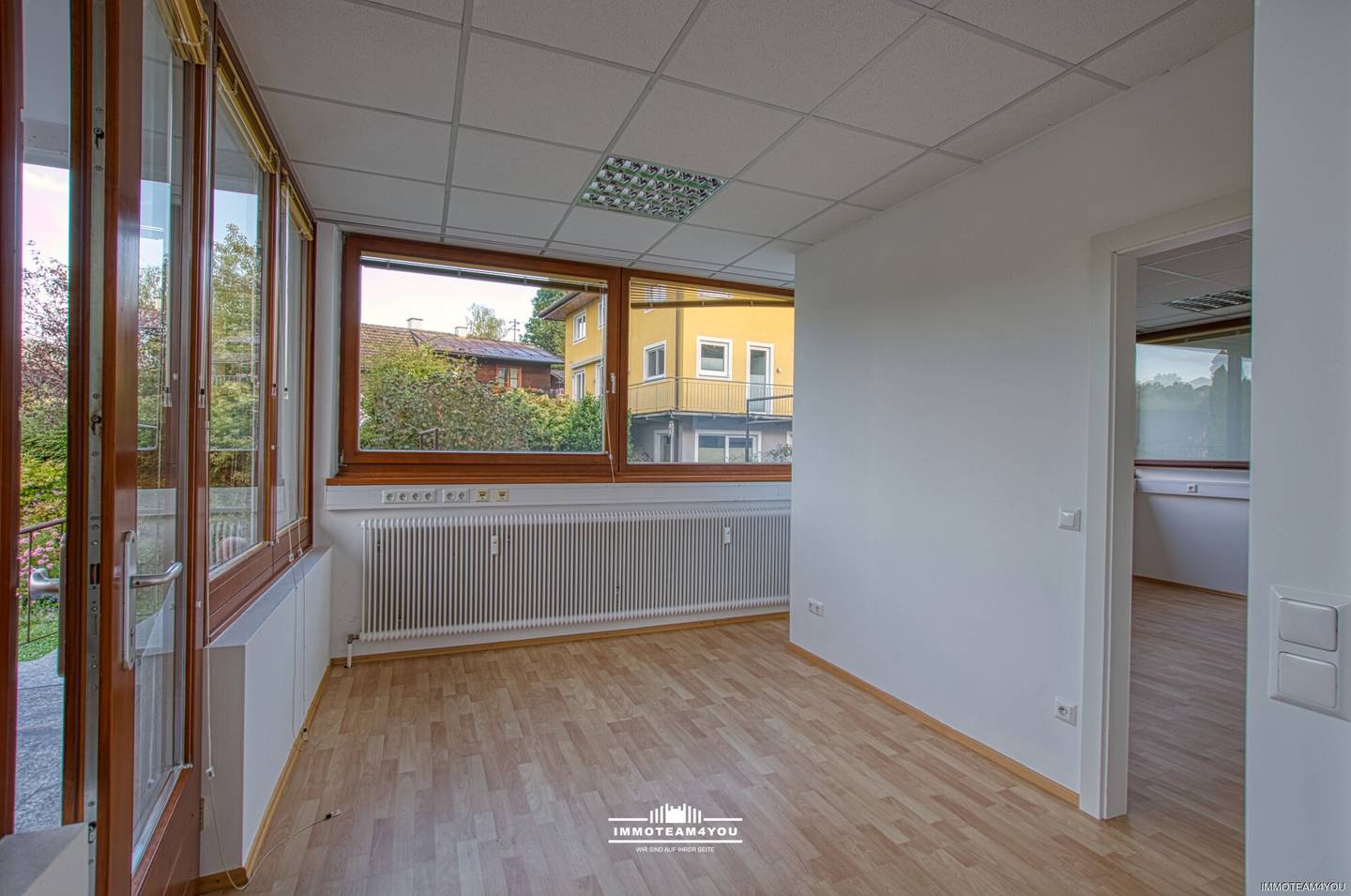 Office space with balcony in central Mondsee location