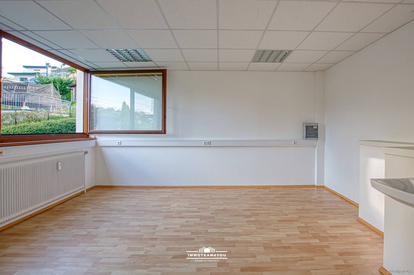 Office space with balcony in central Mondsee location