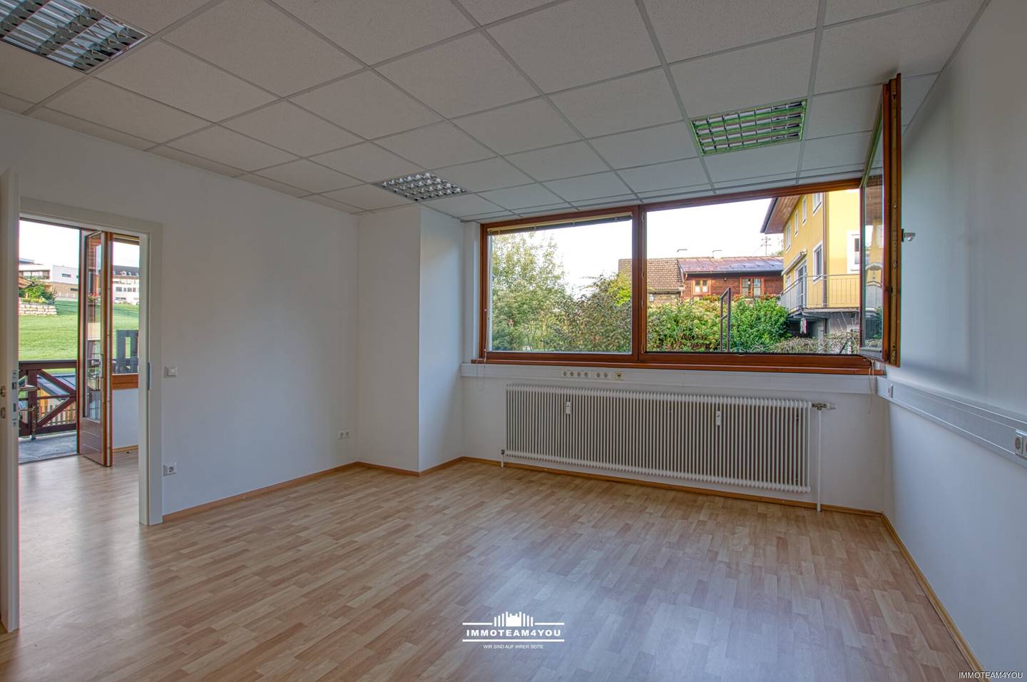 Office space with balcony in central Mondsee location