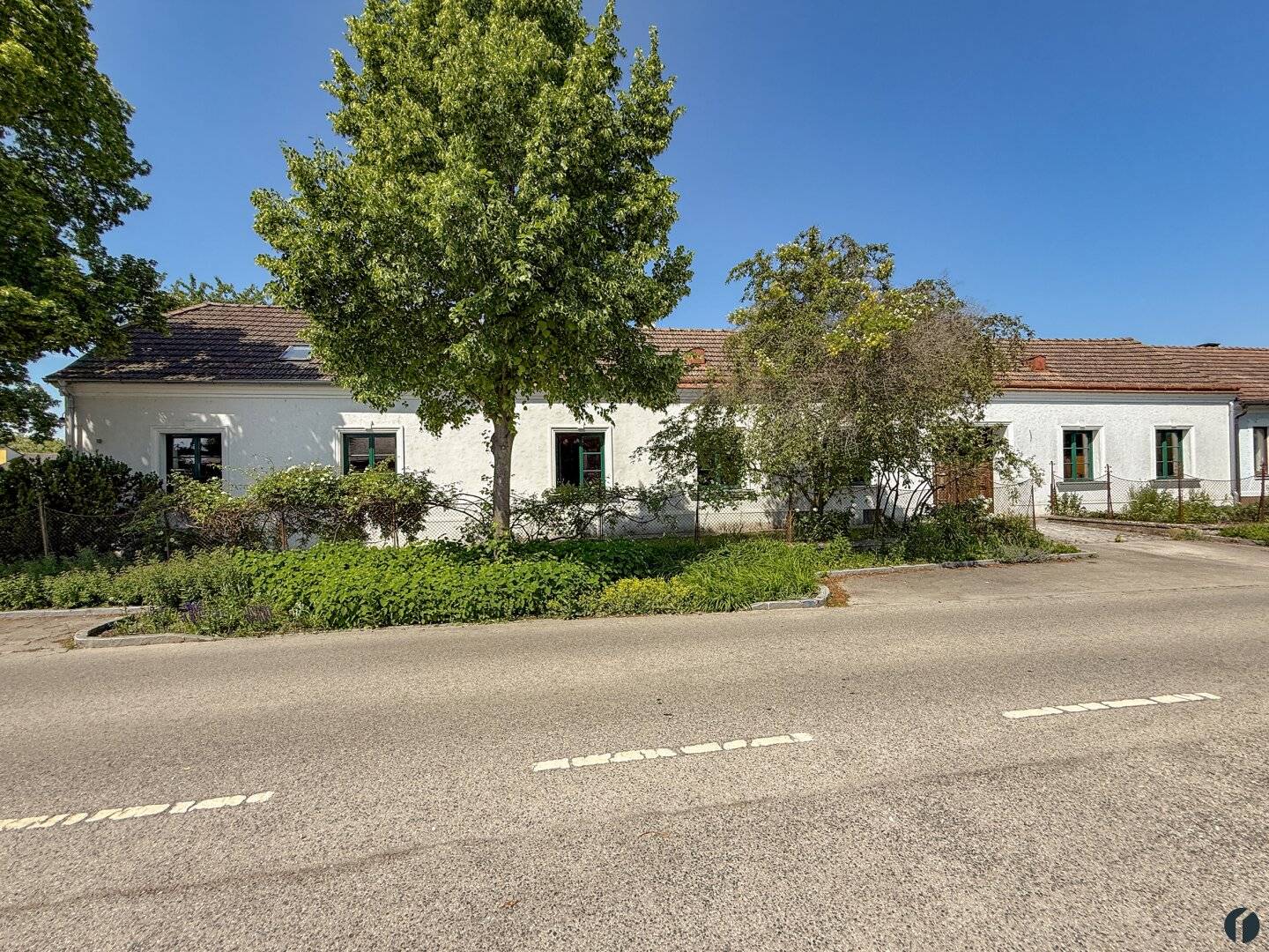 Historic Property with Garden and Workshop in Neuaigen