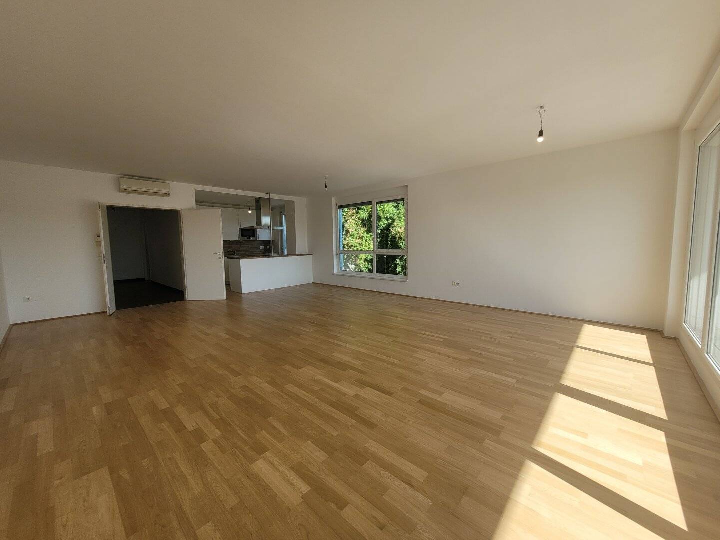Apartment with generous terrace and loggia