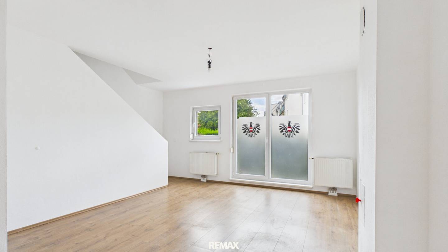 Modernes Reihenhaus mit Garten Balkon und zwei Garagenplätzen