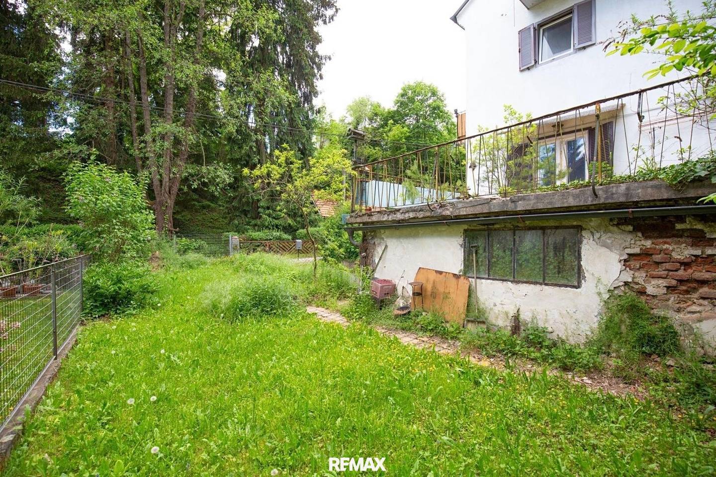 Grundstück mit Altbestand in ruhiger Grünlage