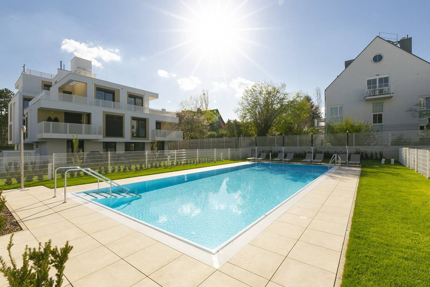 Top floor maisonette with roof terrace and lift