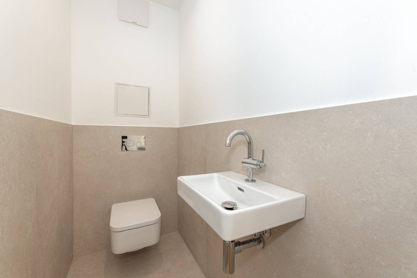 Top floor maisonette with roof terrace and lift