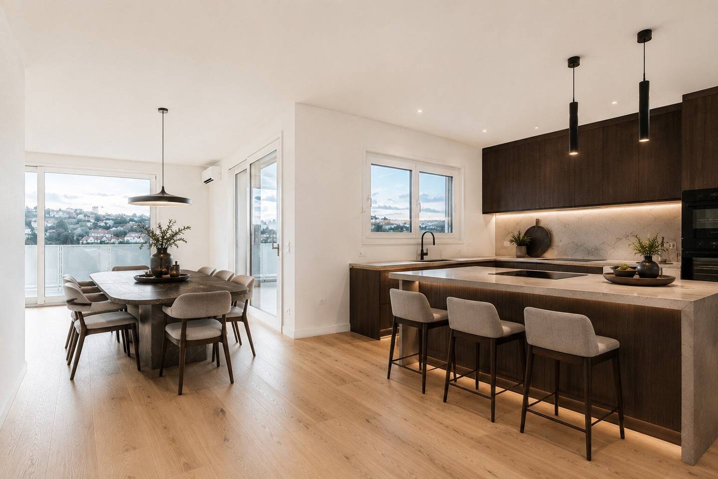 Top floor maisonette with roof terrace and lift