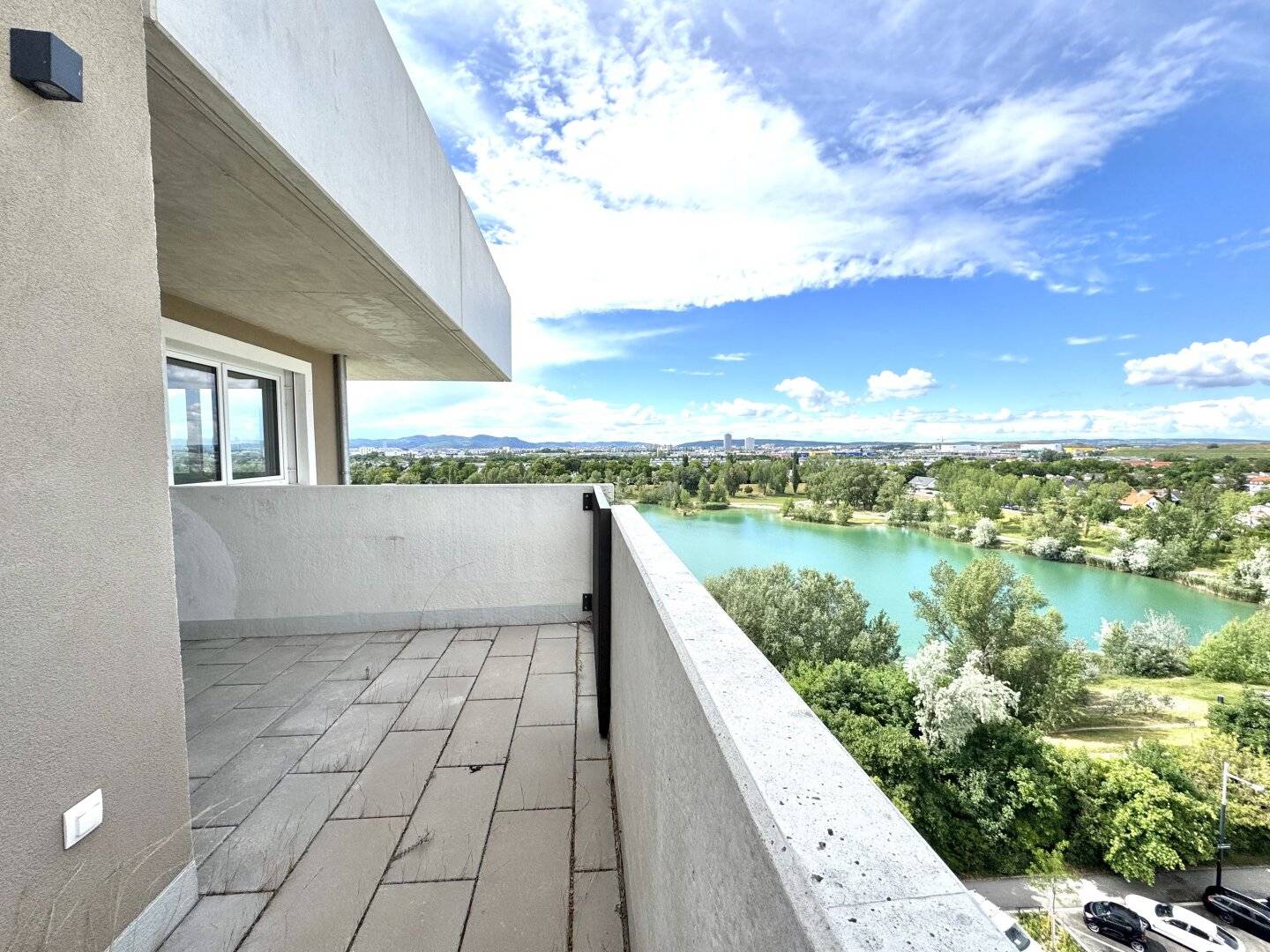 Apartment with a view of the Badeteich Hirschstetten