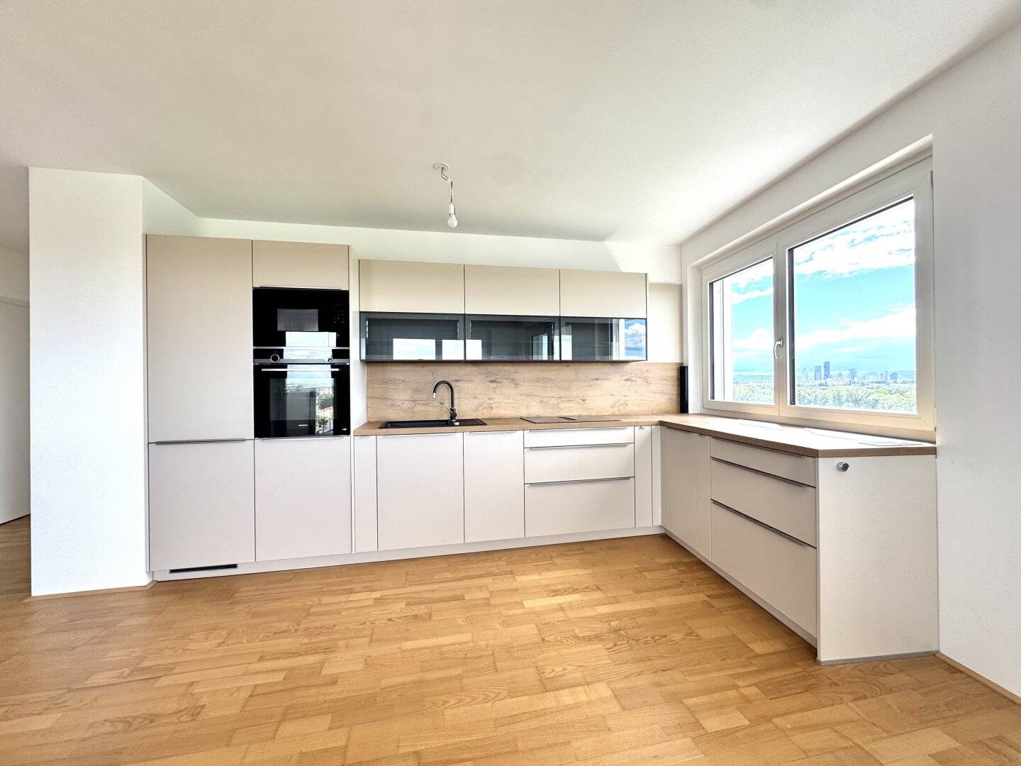 Apartment with a view of the Badeteich Hirschstetten