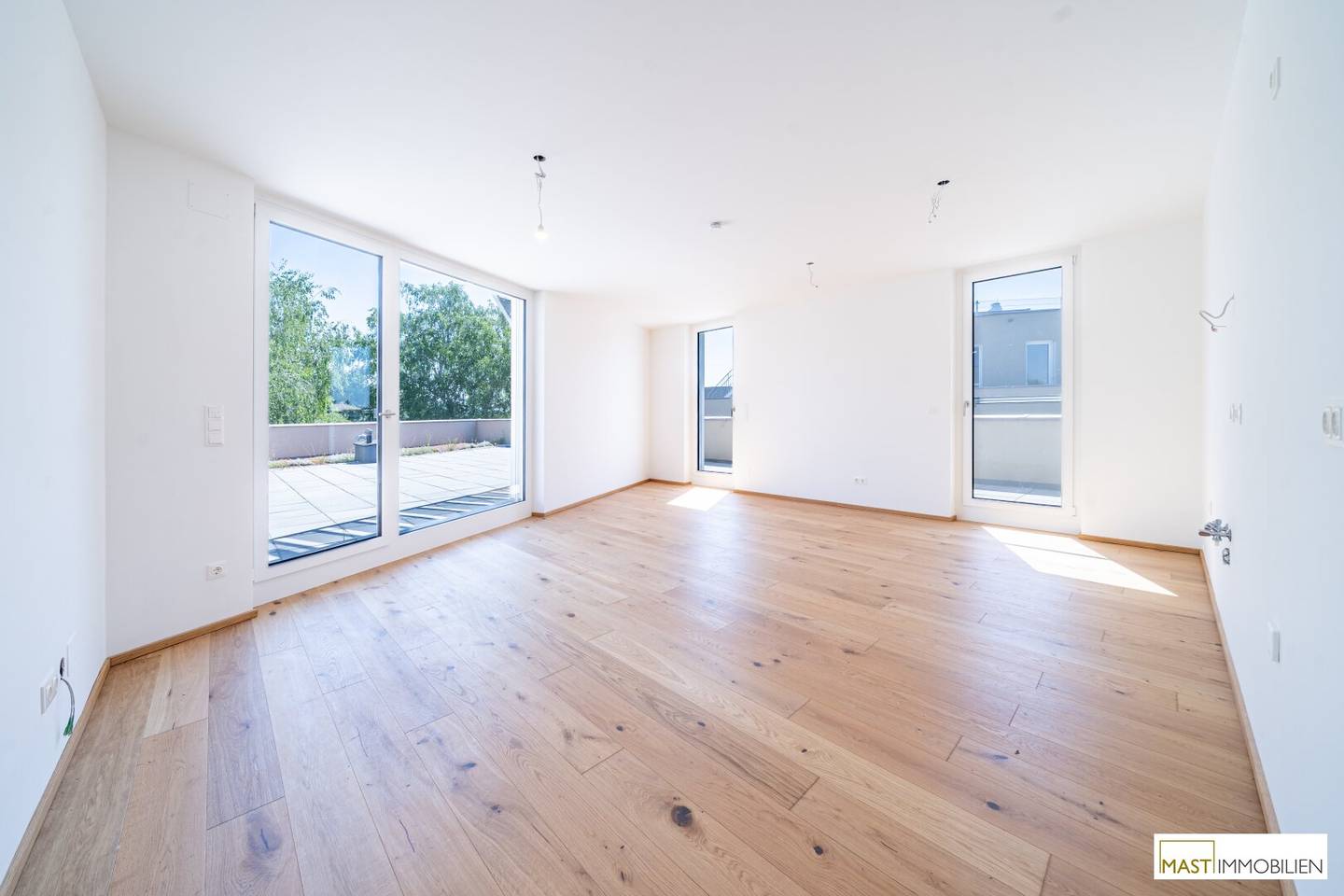 Top floor apartment with lake view and terraces