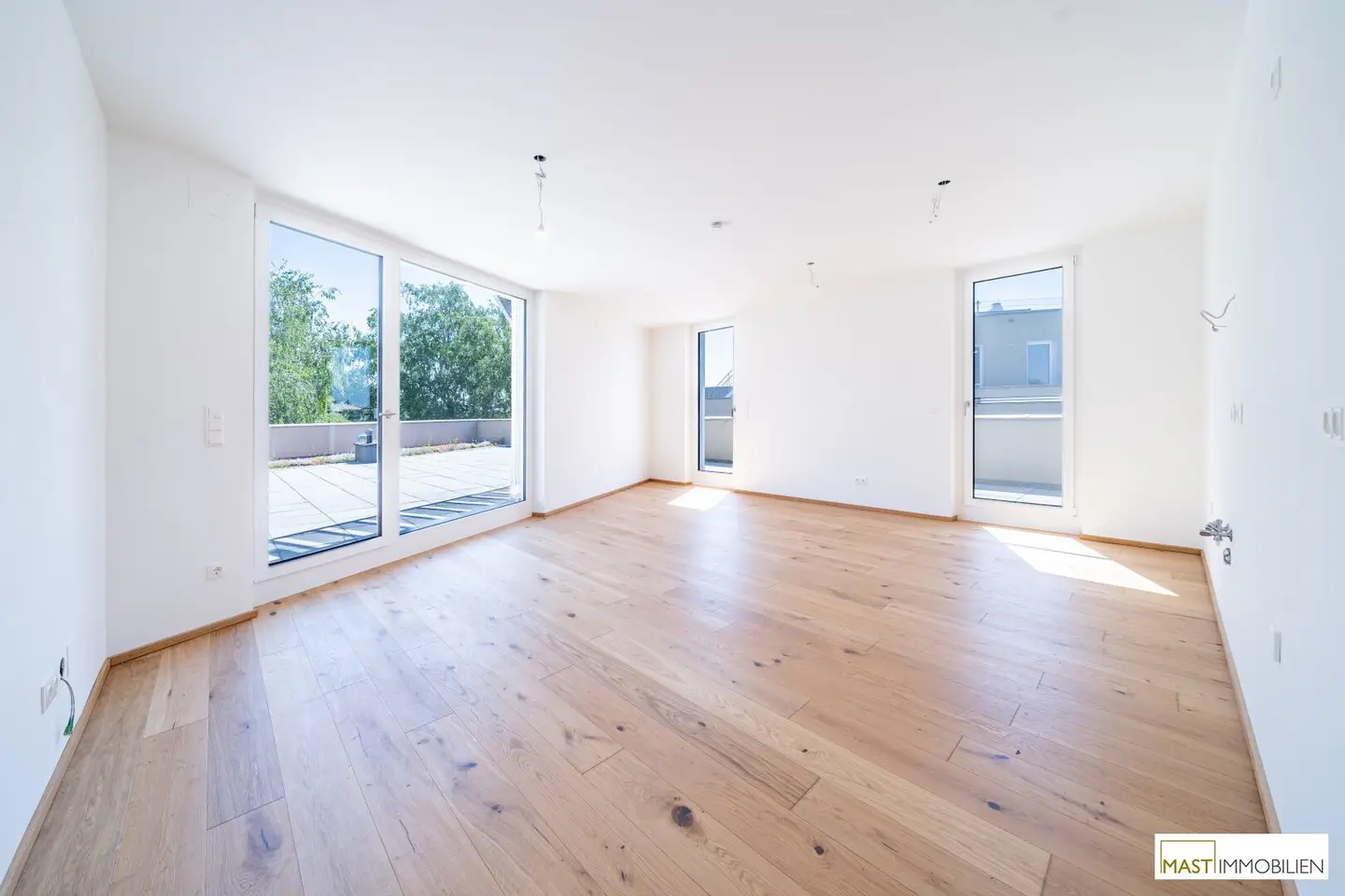 Top floor apartment with lake view and terraces