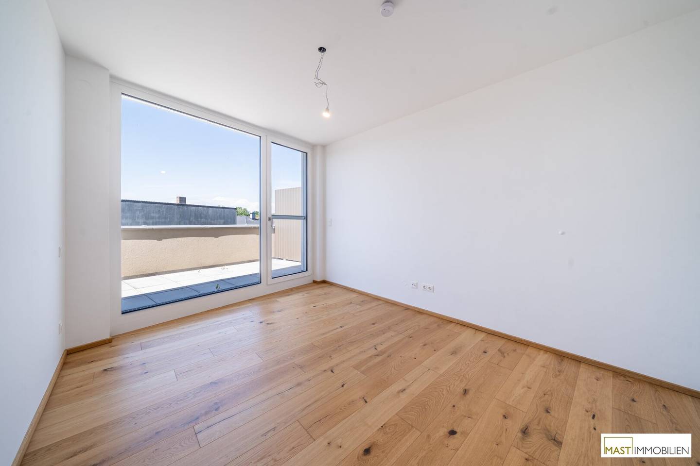 Top floor apartment with lake view and terraces
