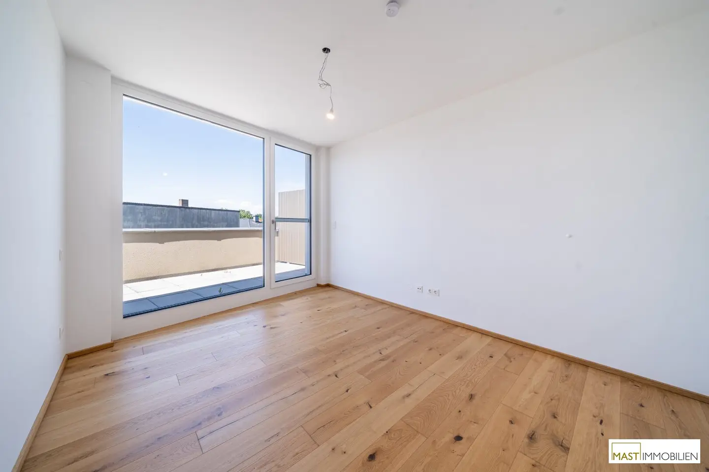 Top floor apartment with lake view and terraces