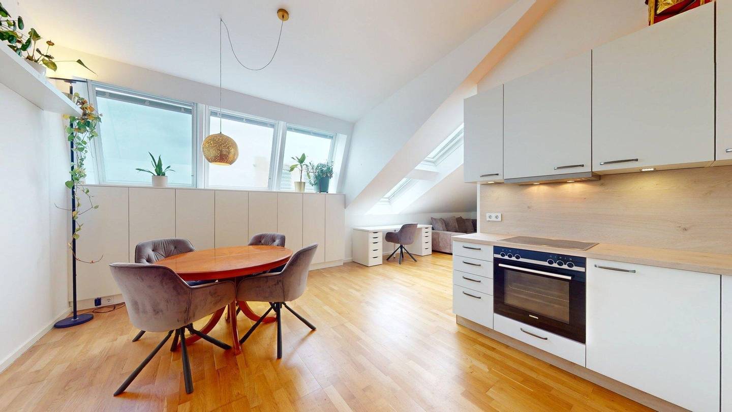 Dachgeschosswohnung mit Dachterrasse nahe U6