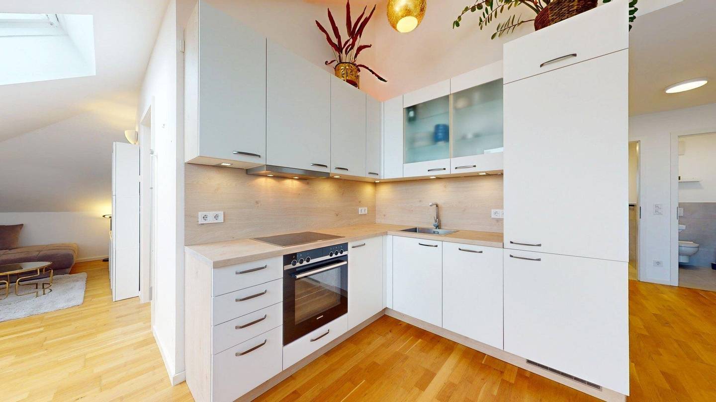 Dachgeschosswohnung mit Dachterrasse nahe U6