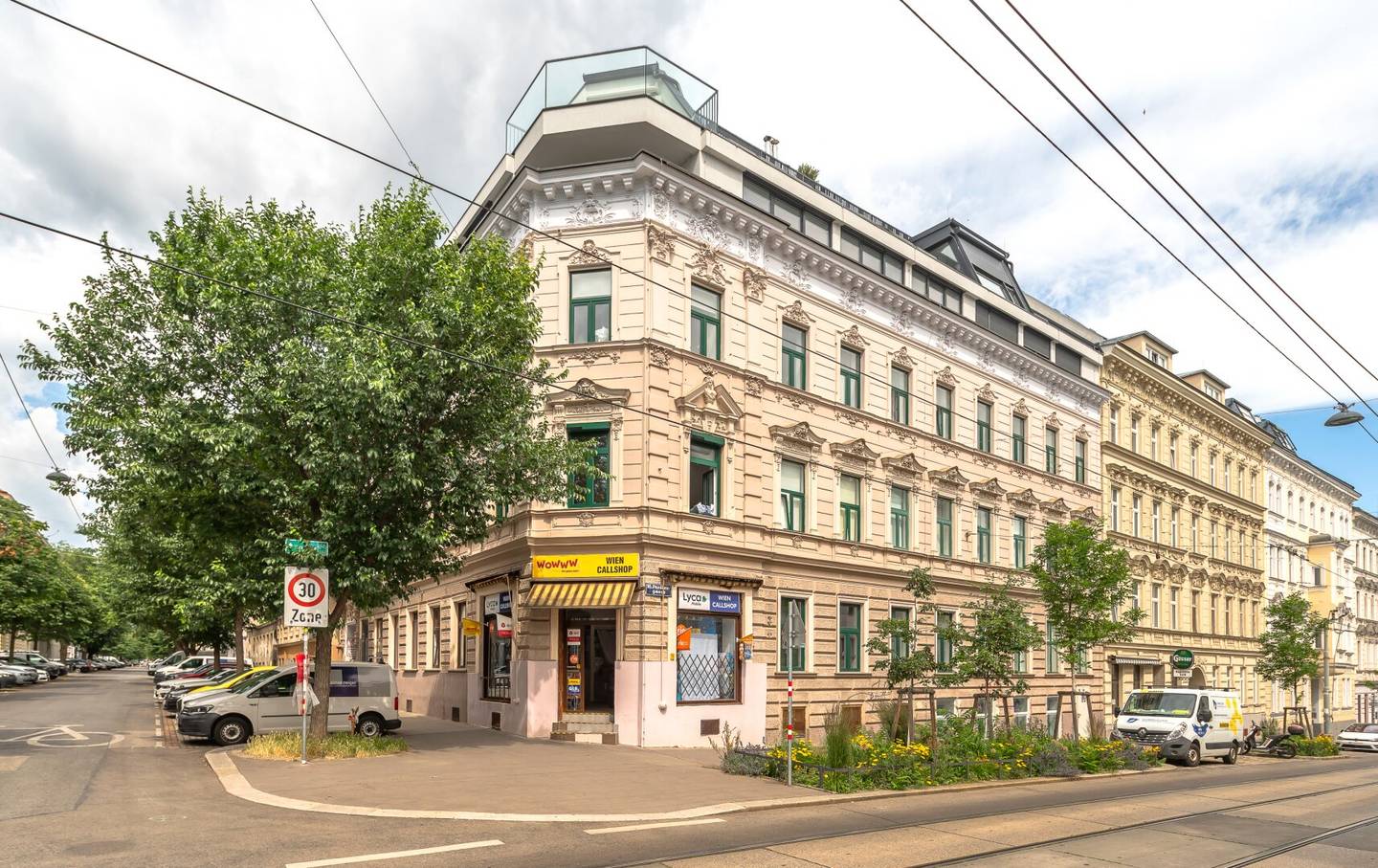 Renovated old building Ottakring with kitchen