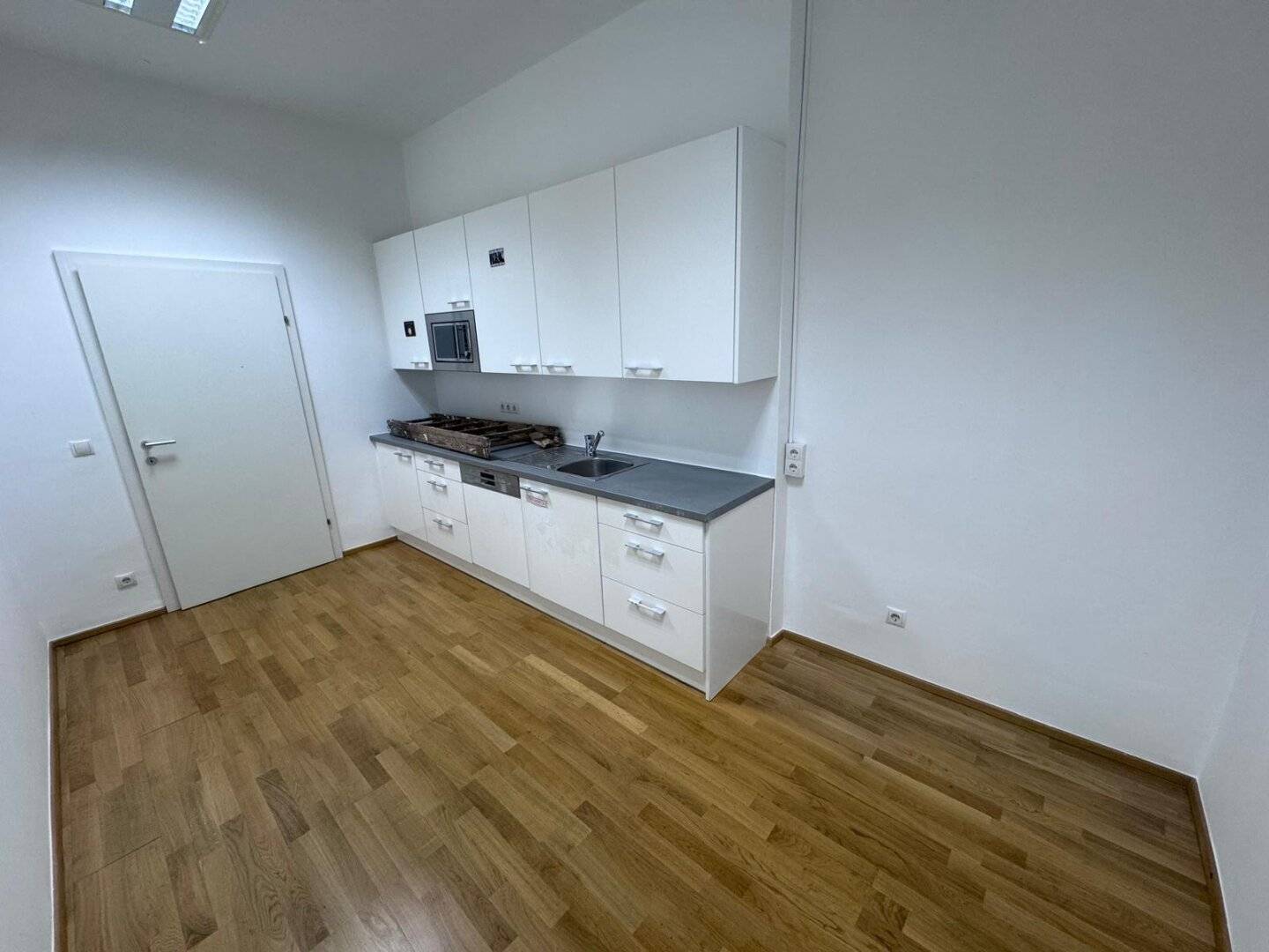 Office Space in Prime Location near Votivkirche