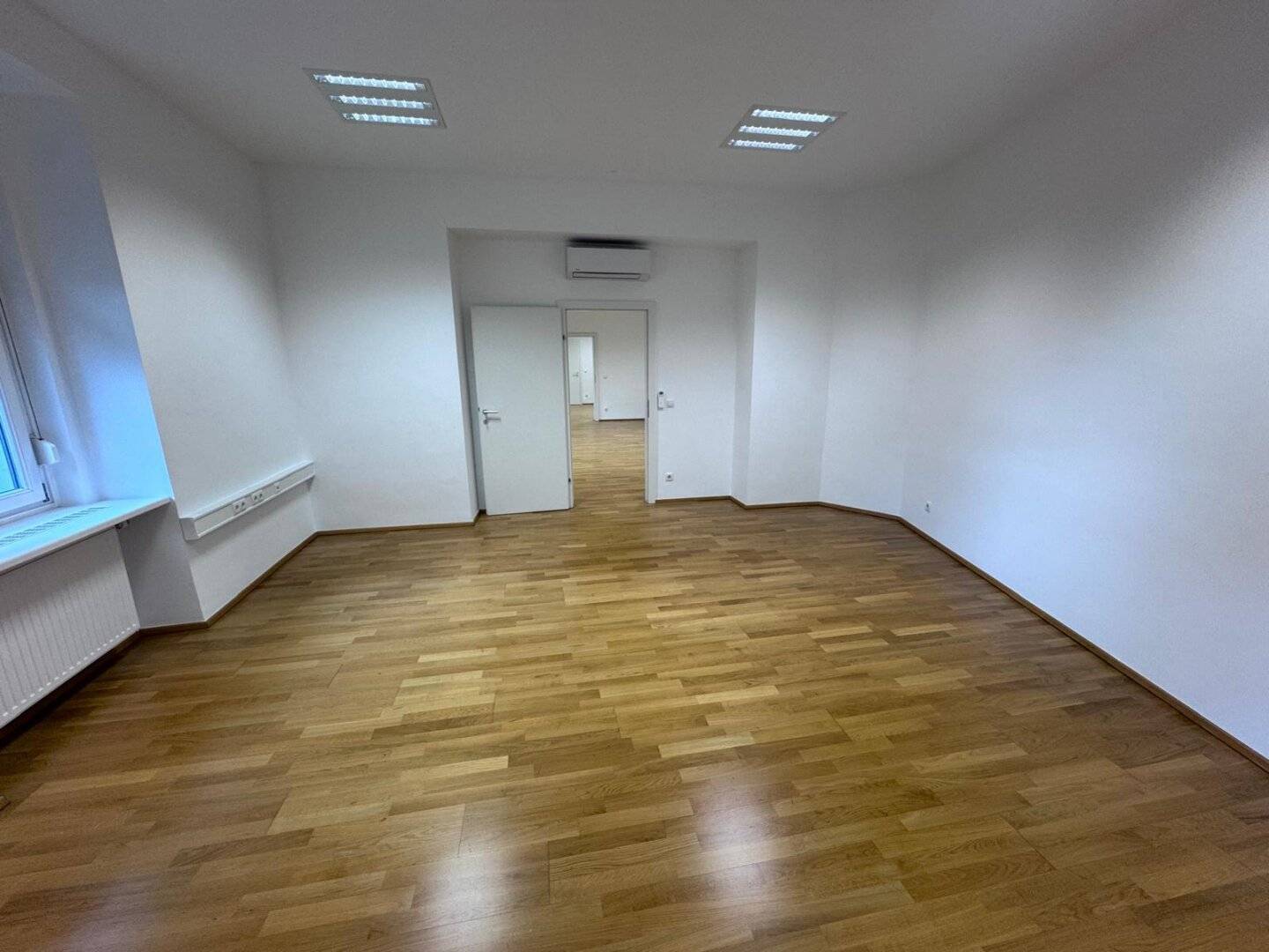 Office Space in Prime Location near Votivkirche